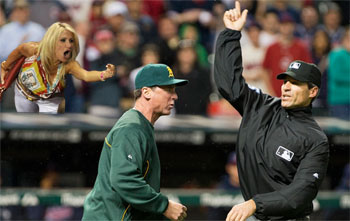 Illustration for article titled Roundup: Your Best Bird-Flipping Miami Fan Photoshop Contest Entries